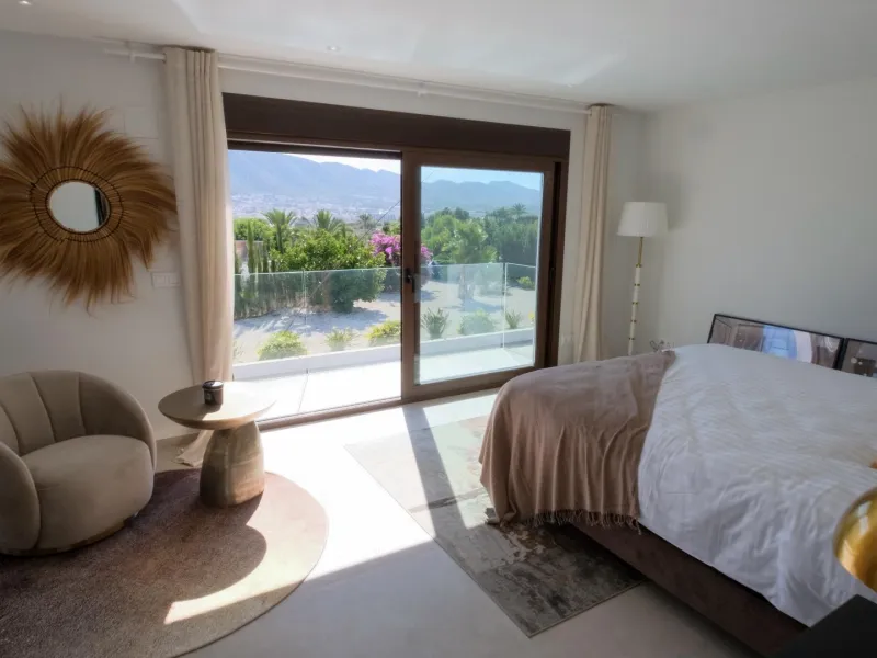 "Stunning Villa with scenic views to the sea and valle in Altea"