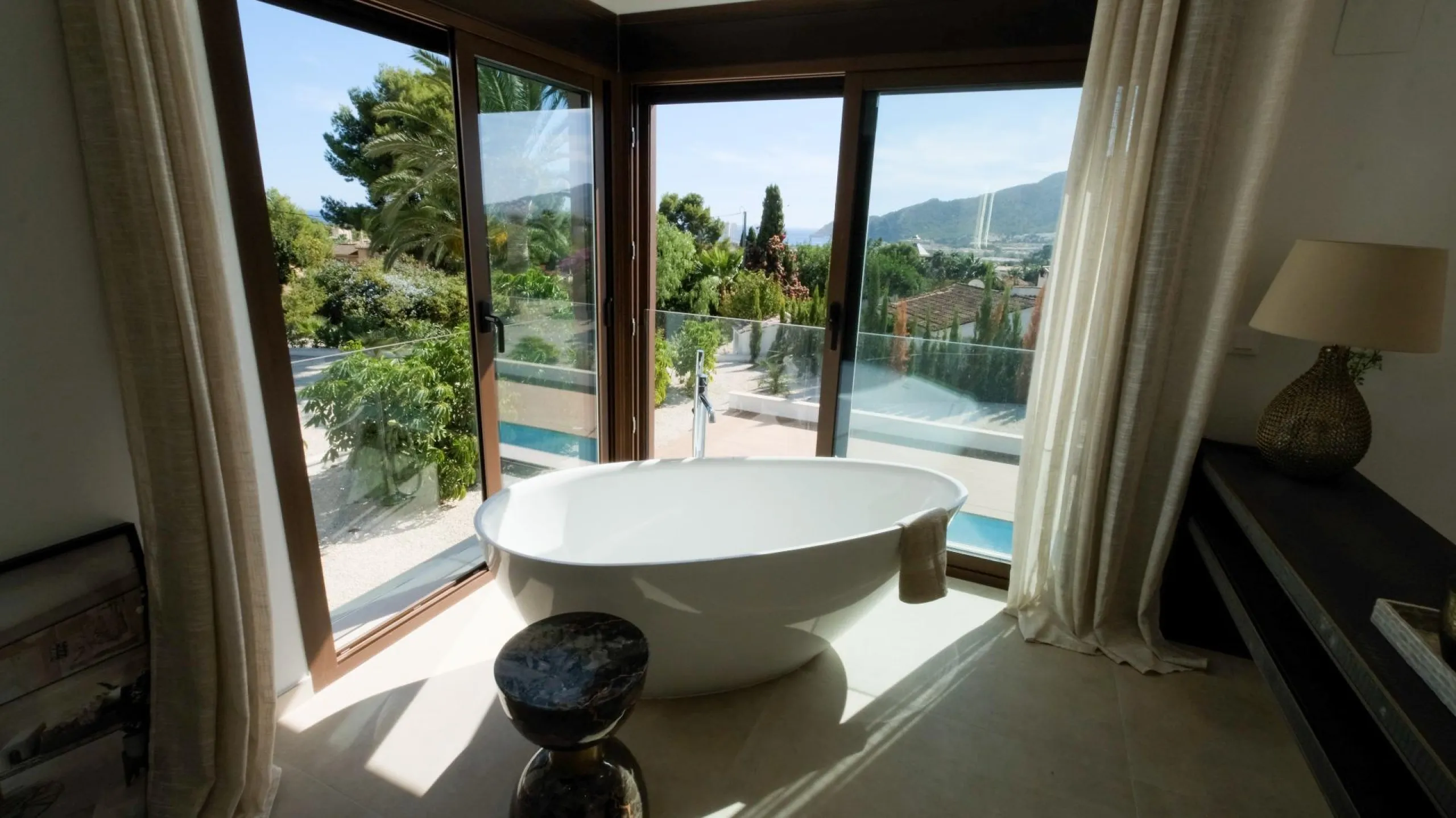 "Stunning Villa with scenic views to the sea and valle in Altea"