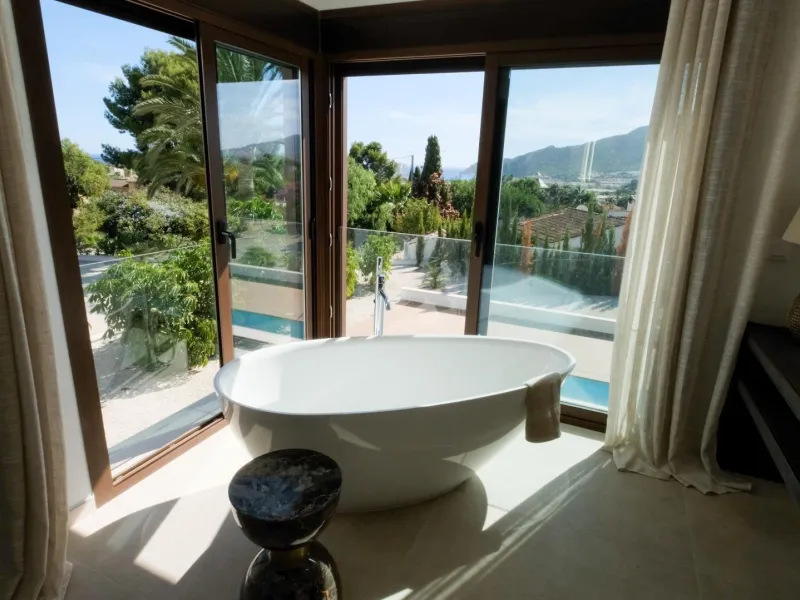 "Stunning Villa with scenic views to the sea and valle in Altea"
