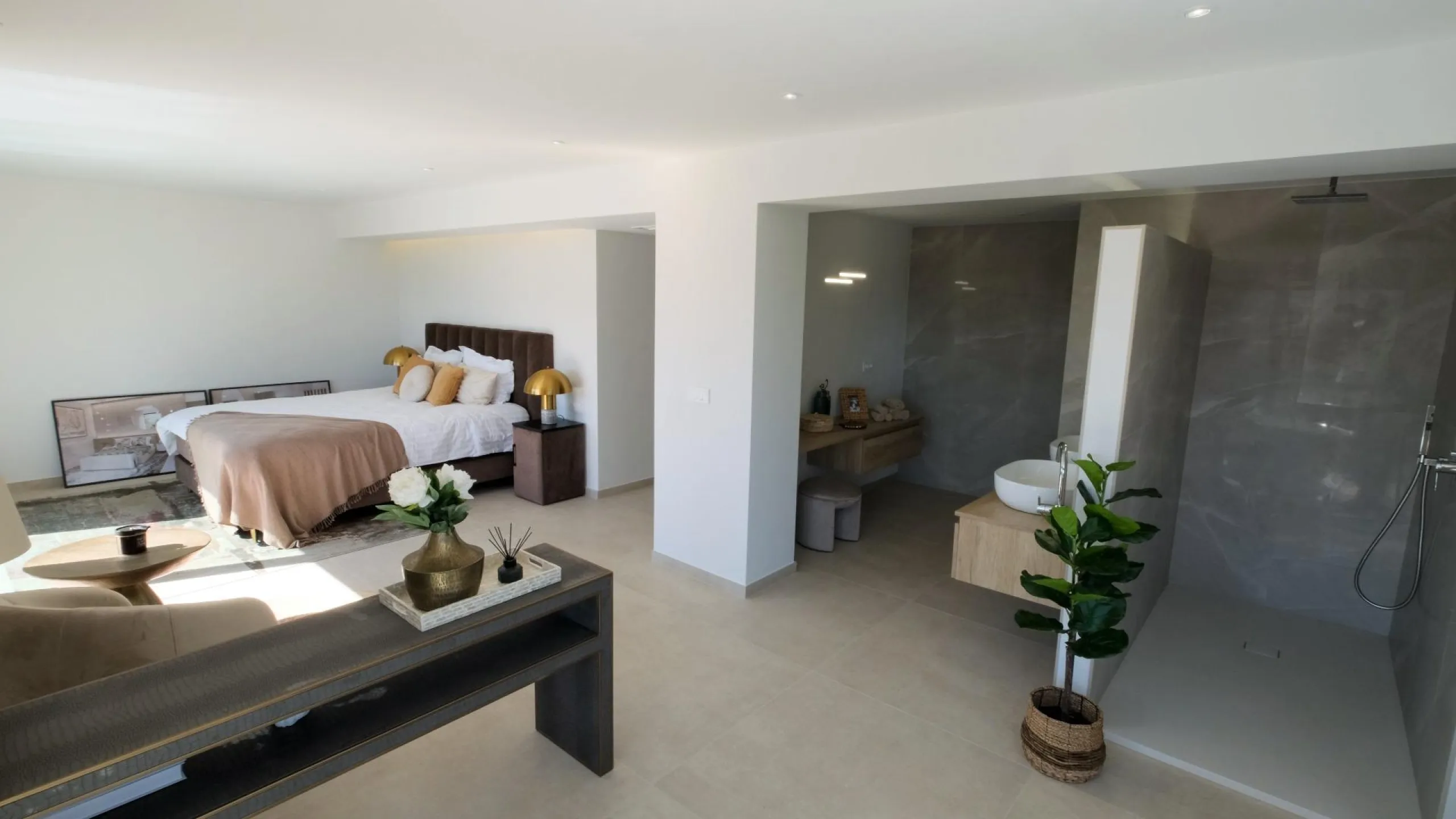 "Stunning Villa with scenic views to the sea and valle in Altea"