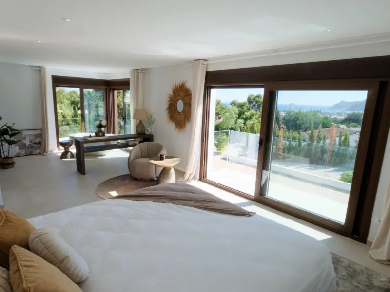 "Stunning Villa with scenic views to the sea and valle in Altea"