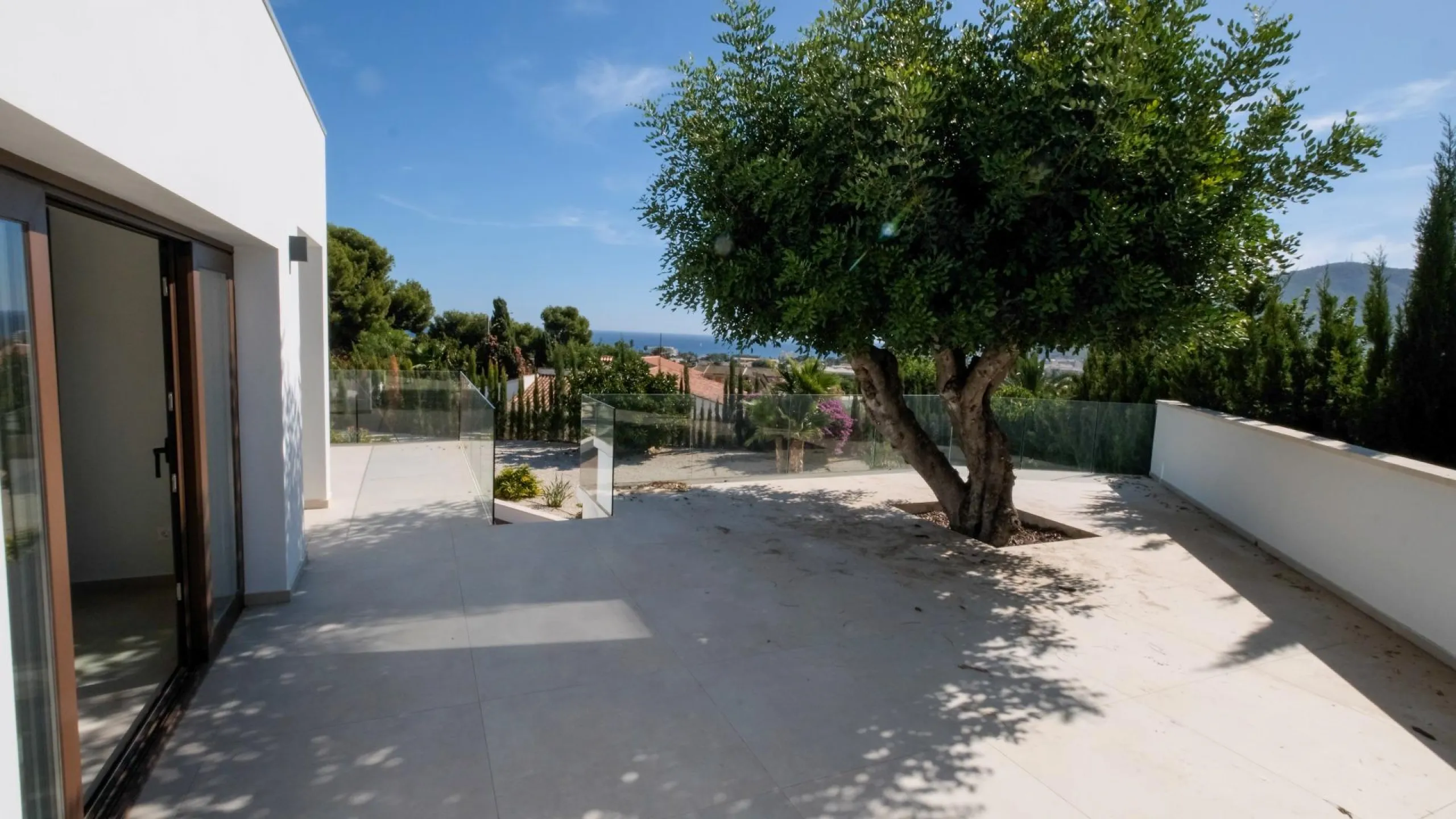 "Stunning Villa with scenic views to the sea and valle in Altea"