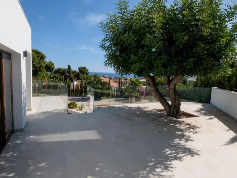 "Stunning Villa with scenic views to the sea and valle in Altea"