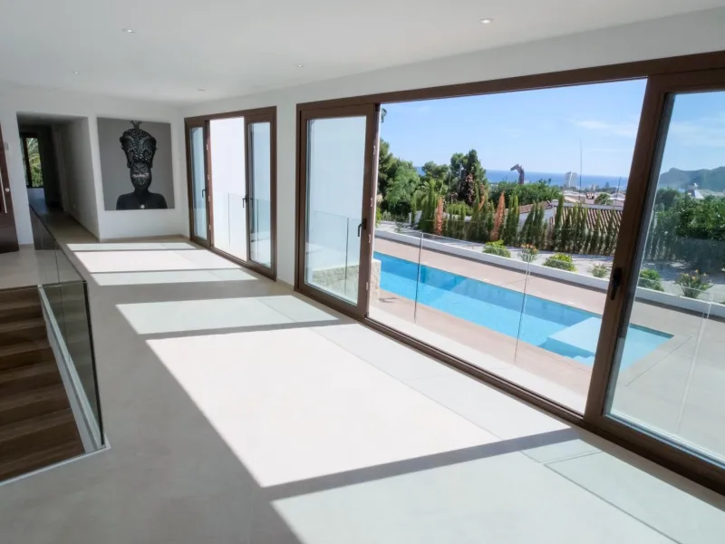"Stunning Villa with scenic views to the sea and valle in Altea"