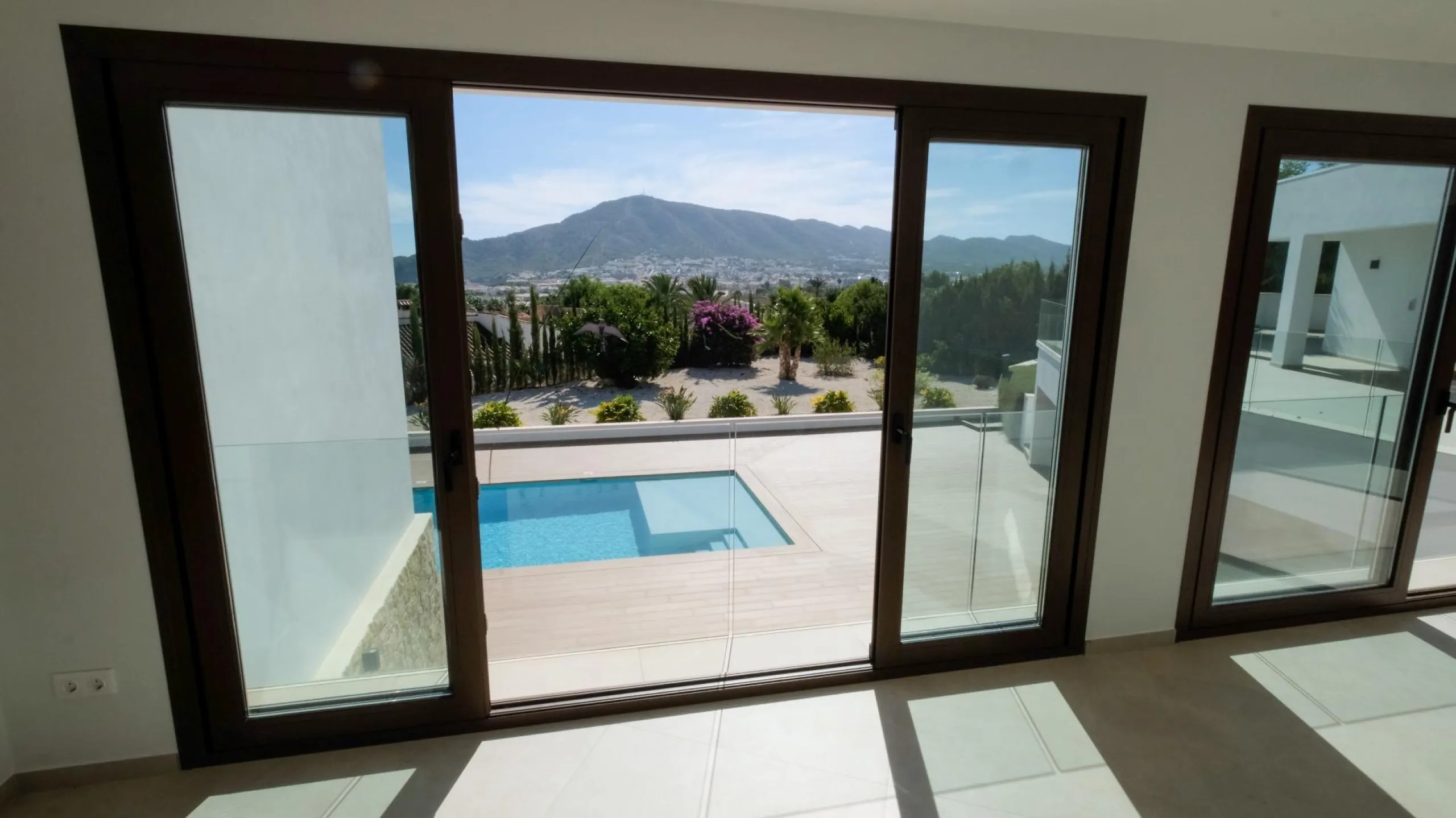 "Stunning Villa with scenic views to the sea and valle in Altea"