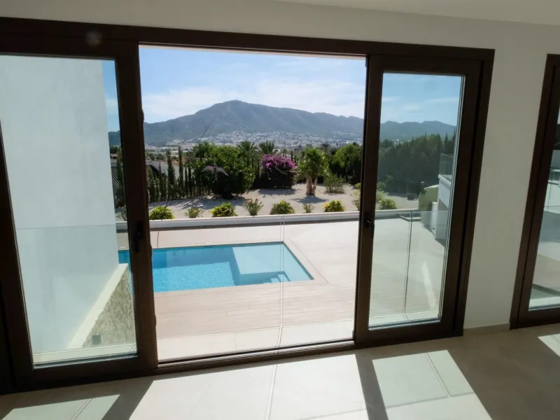 "Stunning Villa with scenic views to the sea and valle in Altea"