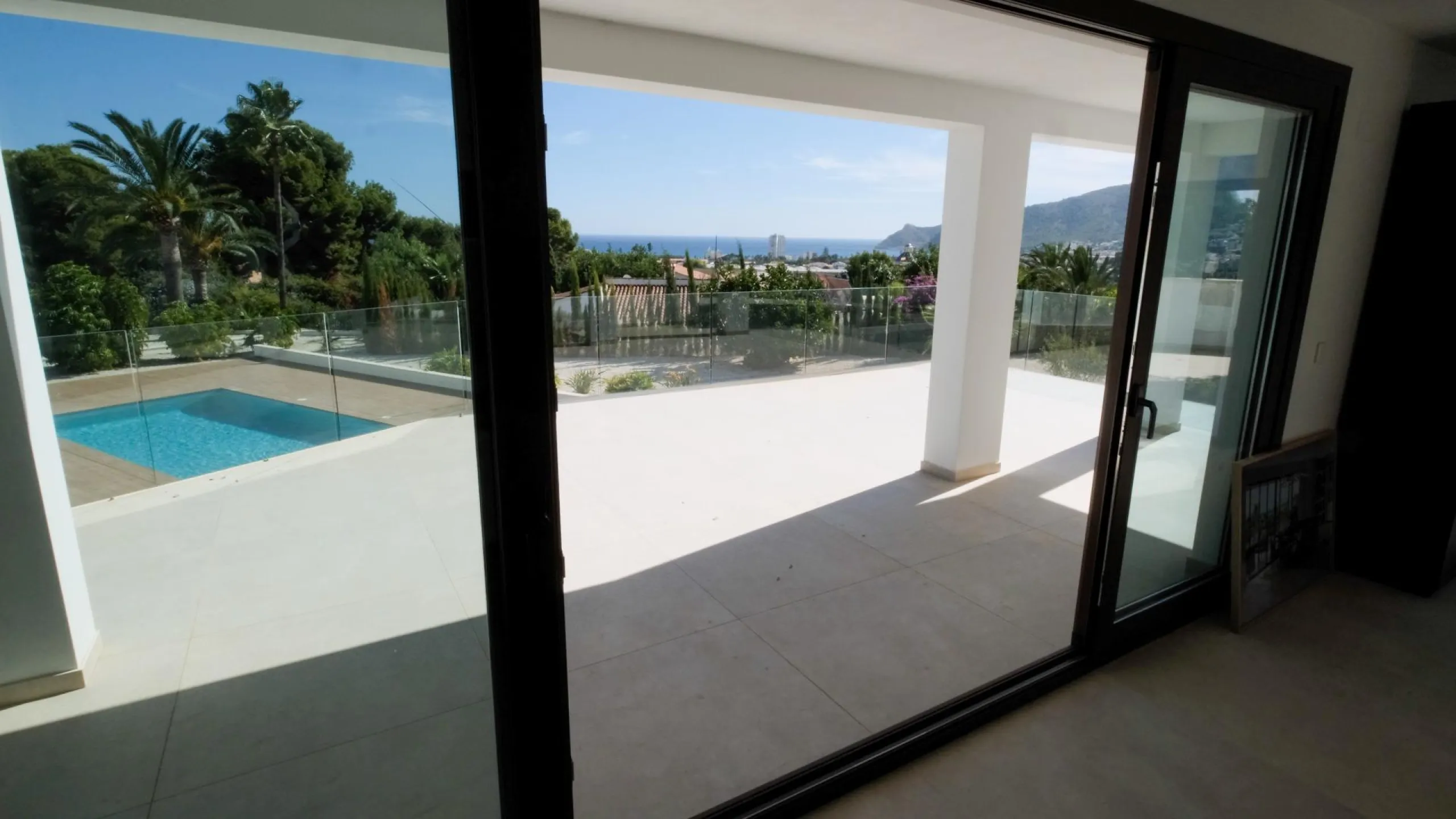 "Stunning Villa with scenic views to the sea and valle in Altea"