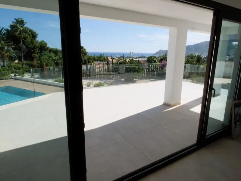 "Stunning Villa with scenic views to the sea and valle in Altea"