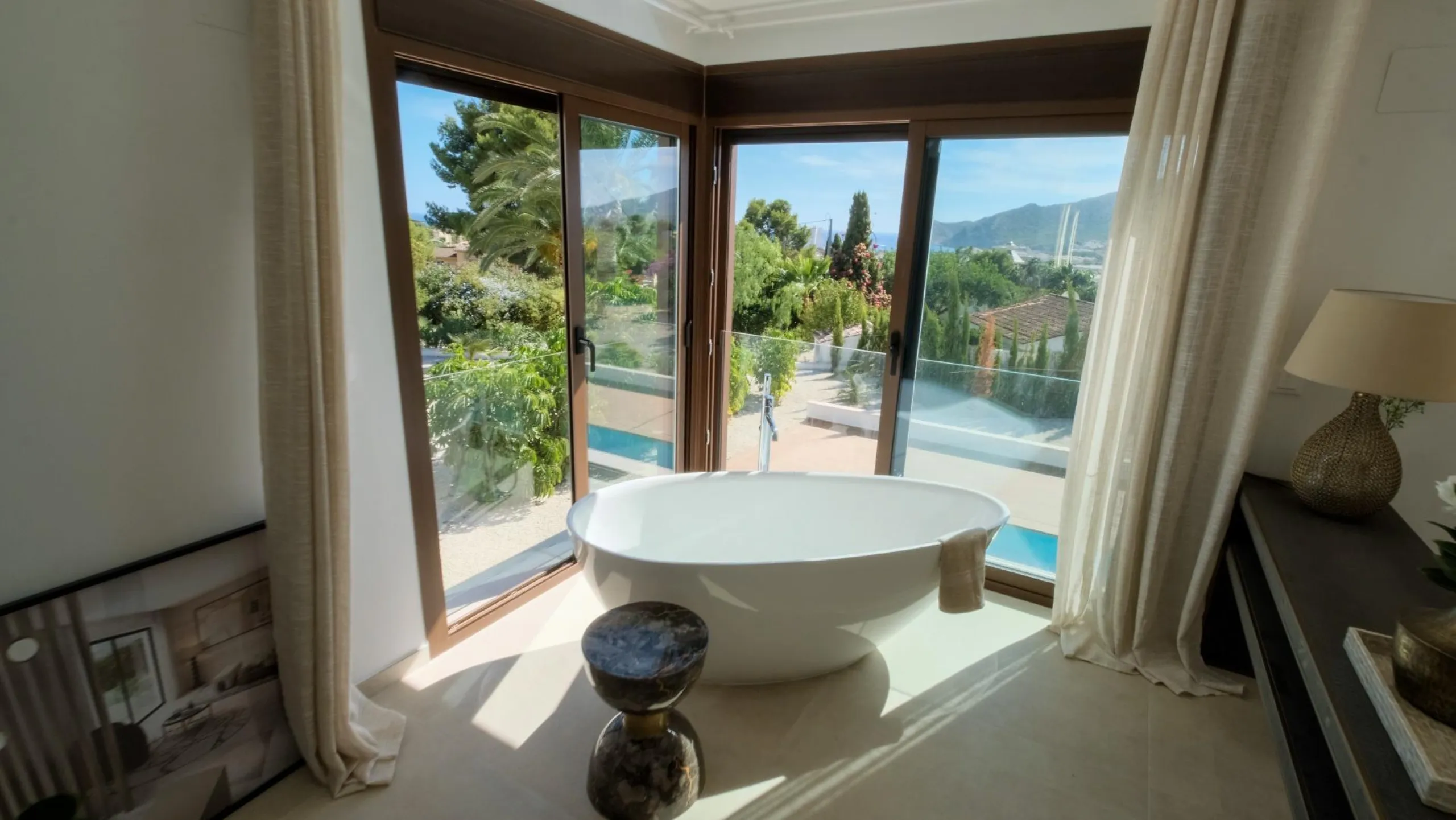 "Stunning Villa with scenic views to the sea and valle in Altea"