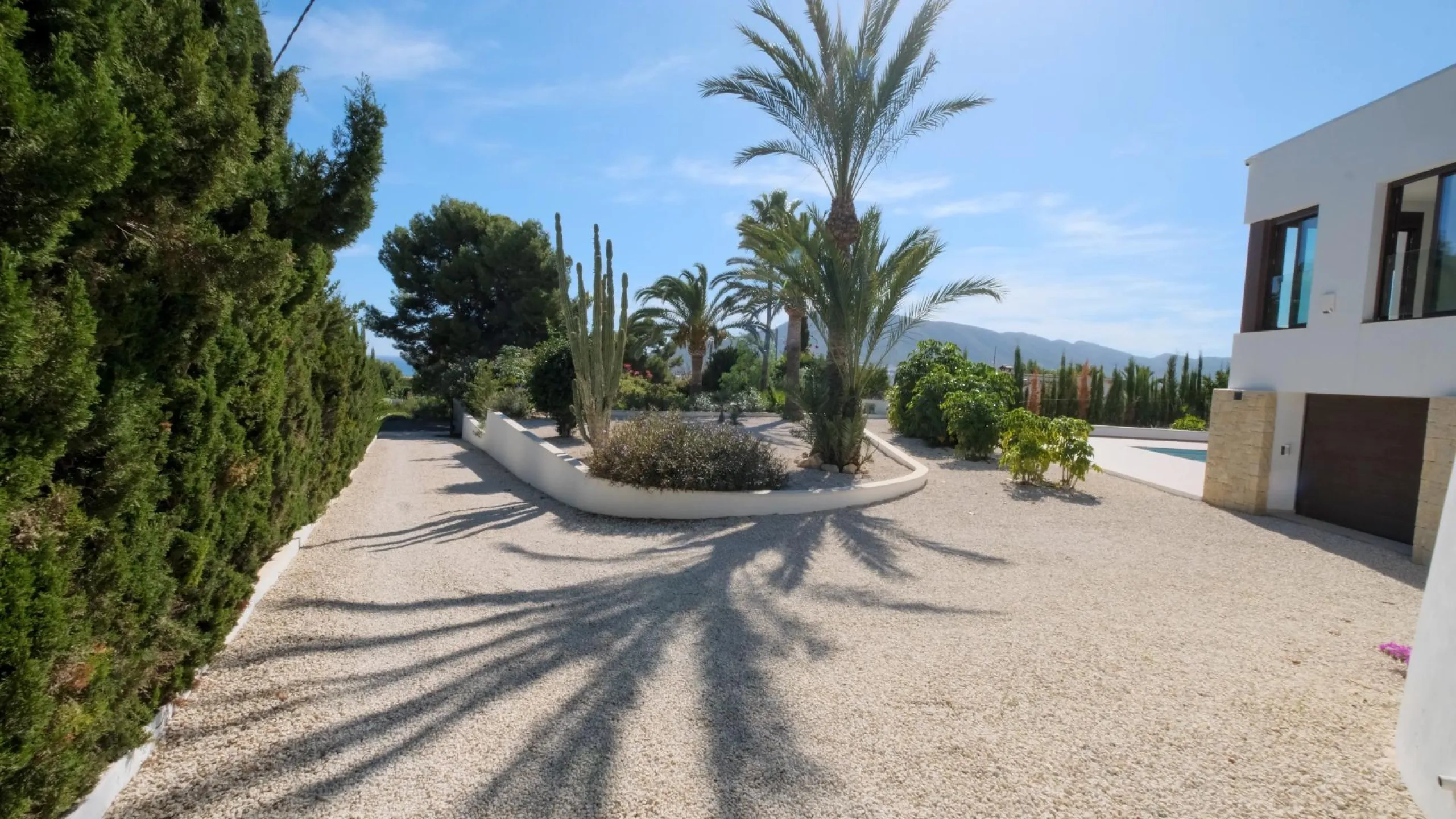 "Stunning Villa with scenic views to the sea and valle in Altea"