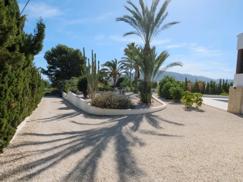 "Stunning Villa with scenic views to the sea and valle in Altea"