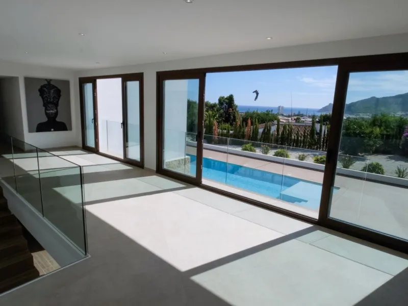 "Stunning Villa with scenic views to the sea and valle in Altea"
