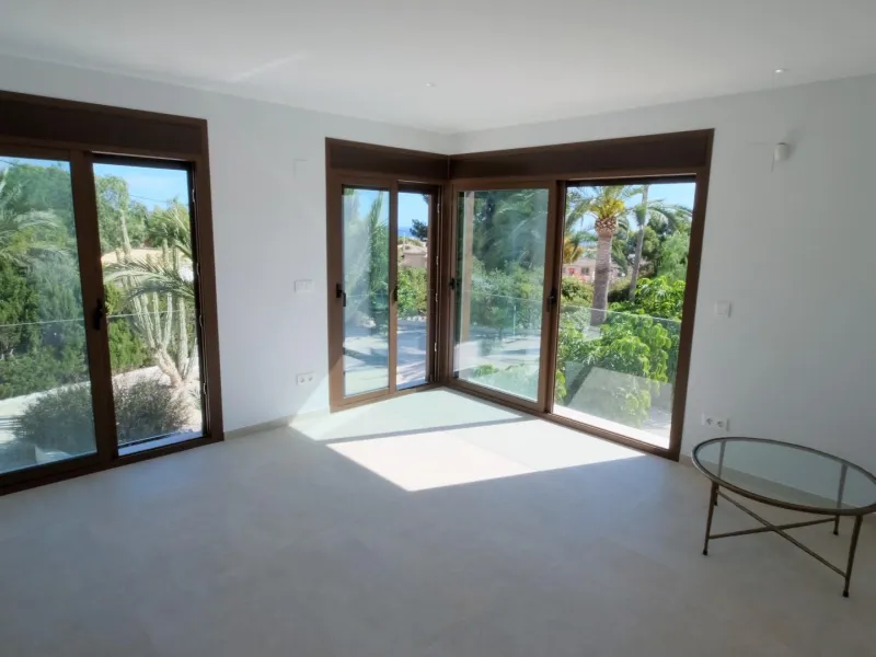 "Stunning Villa with scenic views to the sea and valle in Altea"