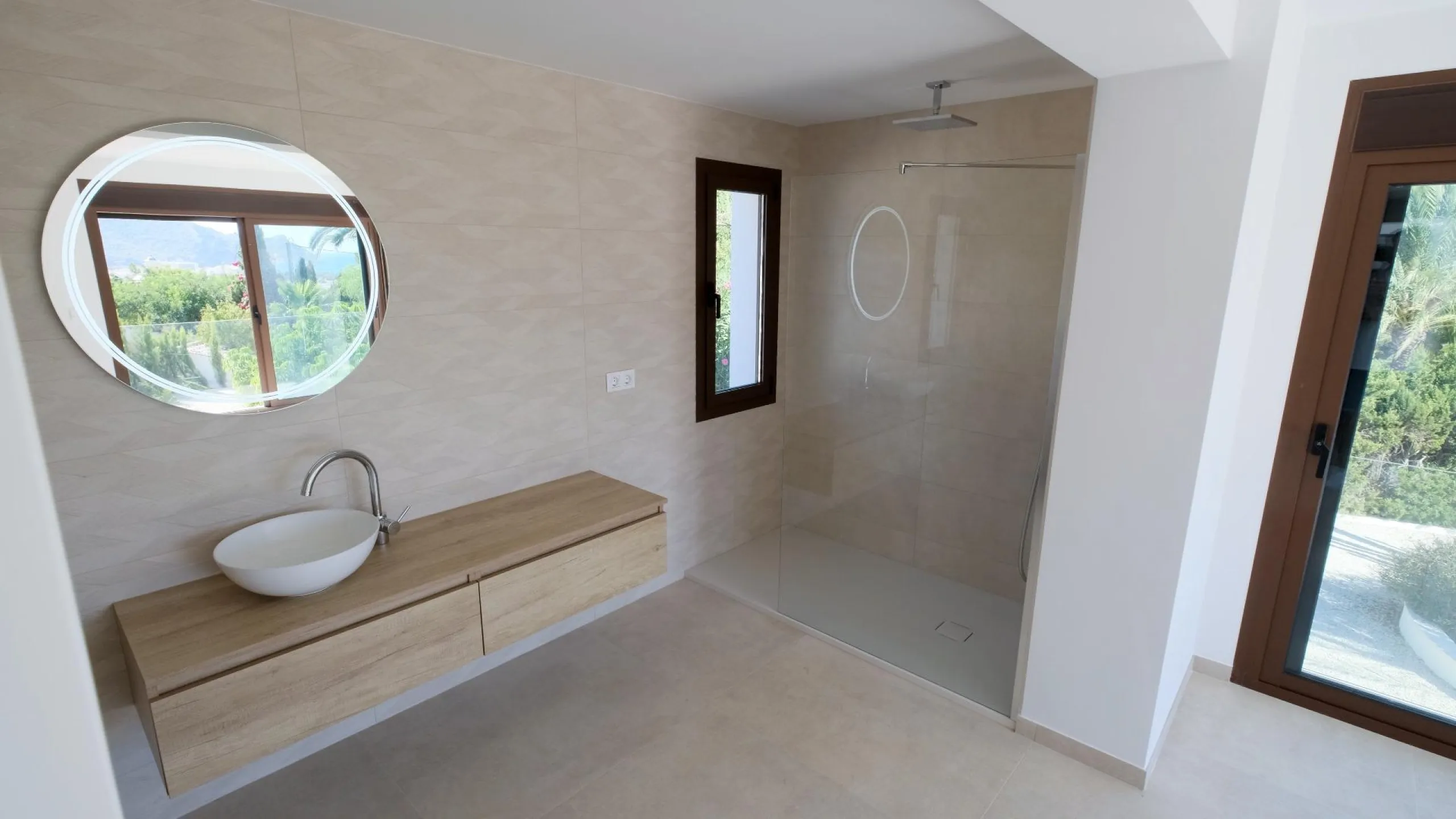 "Stunning Villa with scenic views to the sea and valle in Altea"