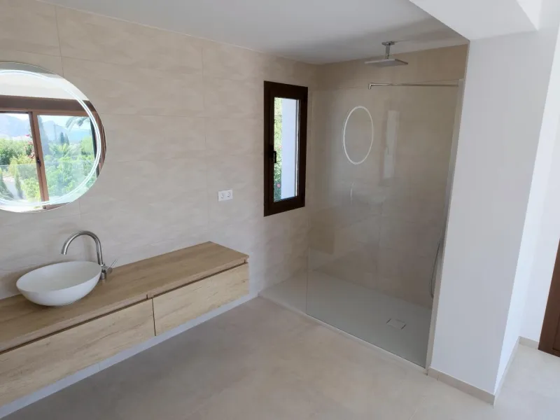 "Stunning Villa with scenic views to the sea and valle in Altea"