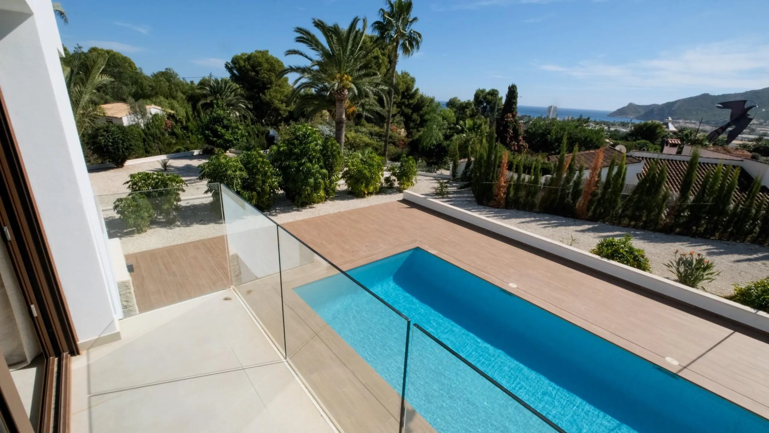"Stunning Villa with scenic views to the sea and valle in Altea"