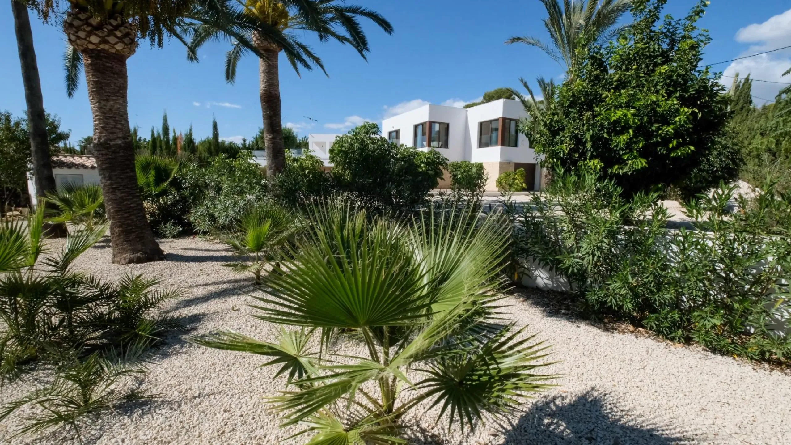 "Stunning Villa with scenic views to the sea and valle in Altea"