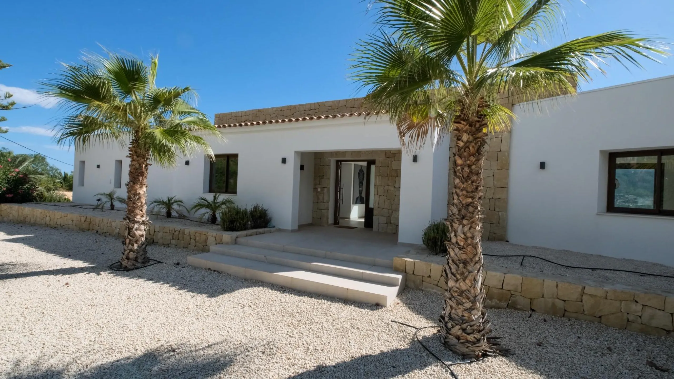 "Stunning Villa with scenic views to the sea and valle in Altea"