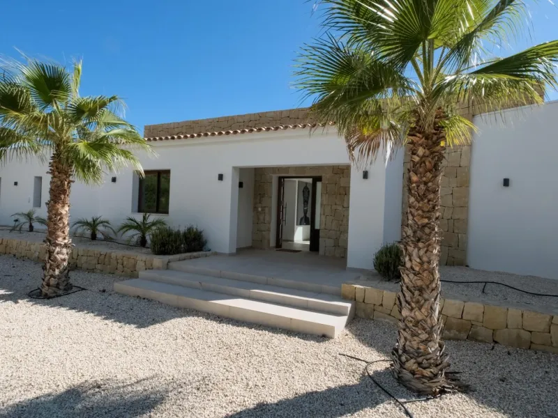 "Stunning Villa with scenic views to the sea and valle in Altea"