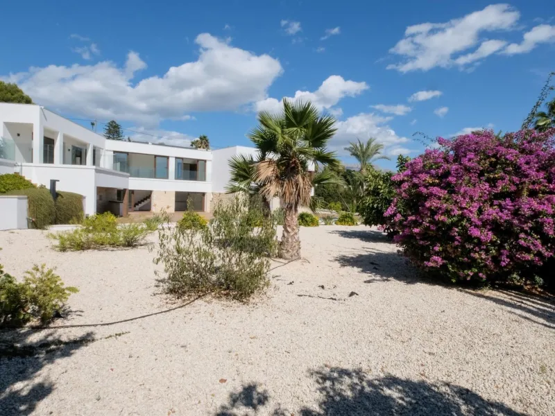 "Stunning Villa with scenic views to the sea and valle in Altea"