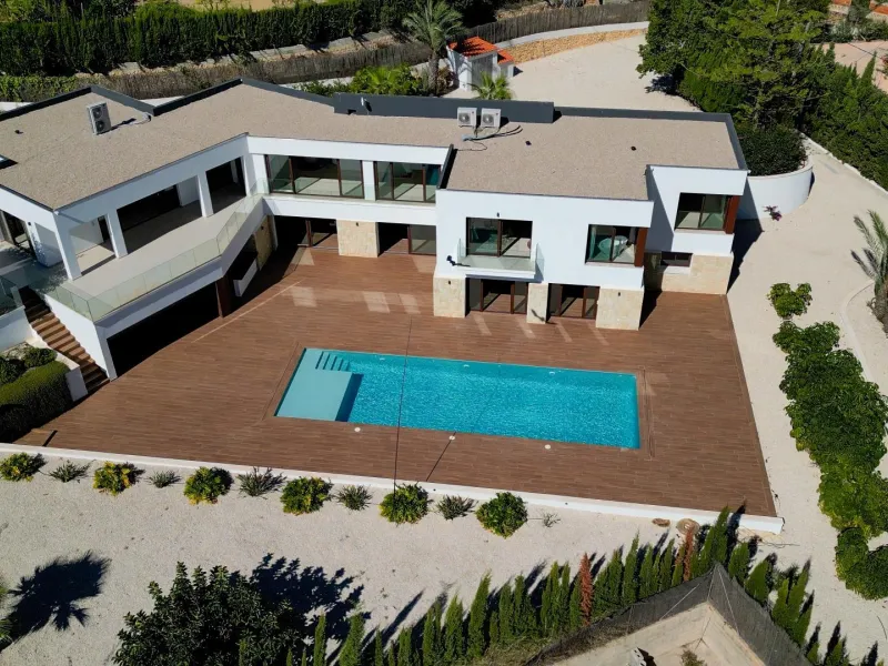 "Stunning Villa with scenic views to the sea and valle in Altea"