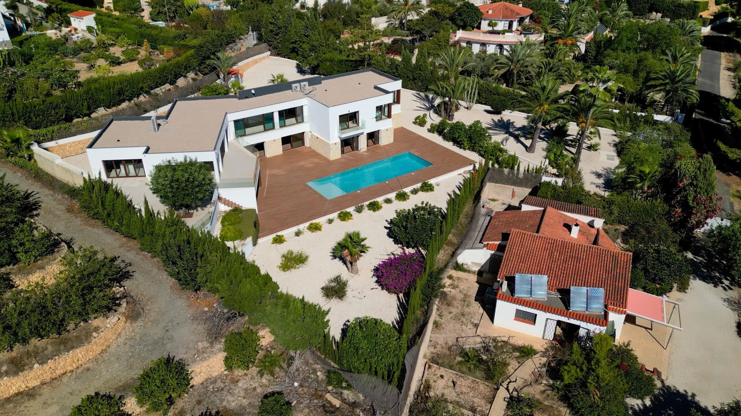 "Stunning Villa with scenic views to the sea and valle in Altea"