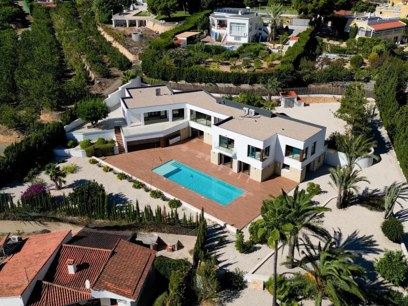 "Stunning Villa with scenic views to the sea and valle in Altea"