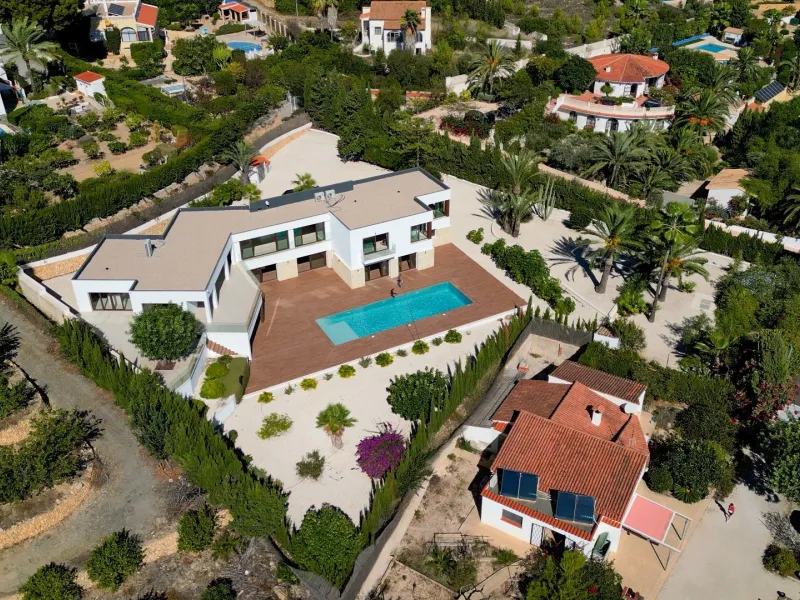 "Stunning Villa with scenic views to the sea and valle in Altea"