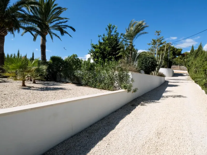 "Stunning Villa with scenic views to the sea and valle in Altea"
