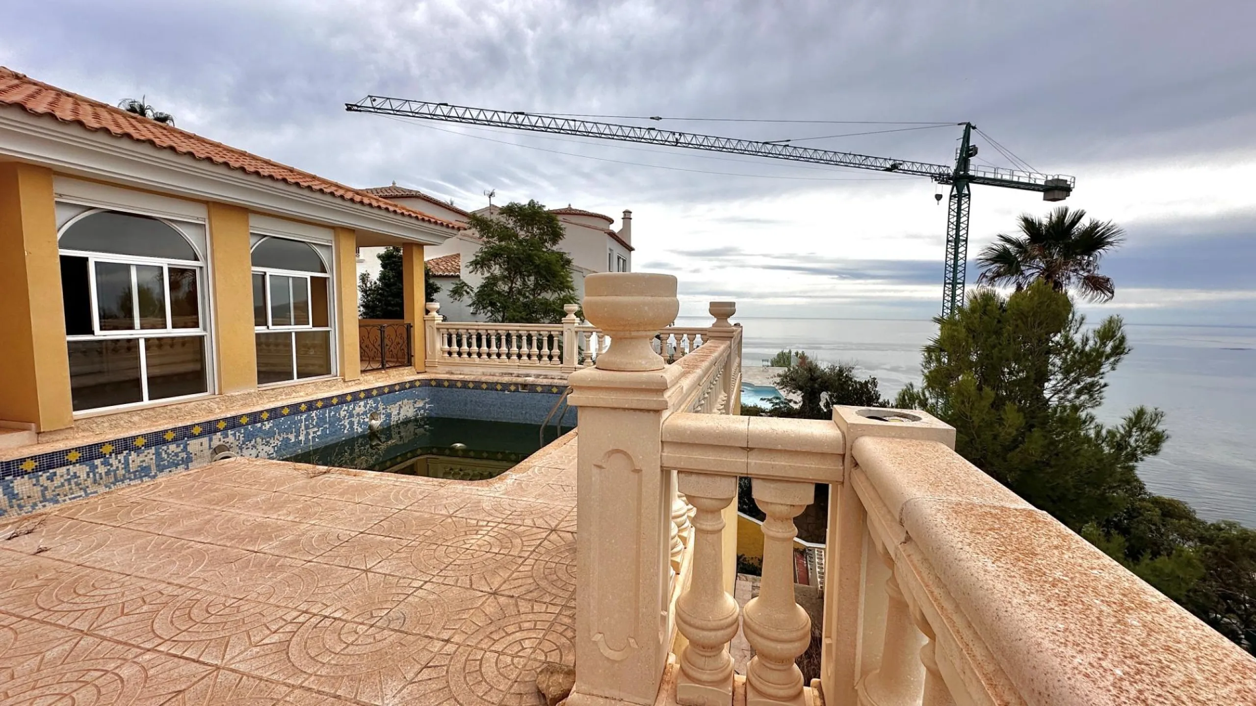 "Villa with Panoramic Views and Great Potential in Altea Hills"