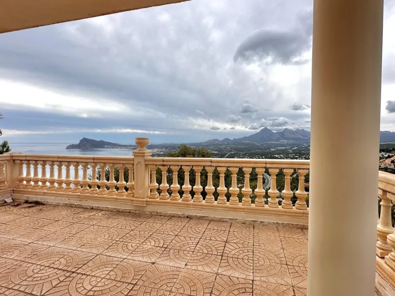 "Villa with Panoramic Views and Great Potential in Altea Hills"