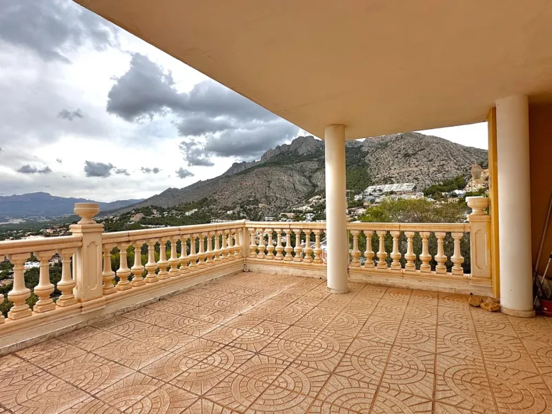 "Villa with Panoramic Views and Great Potential in Altea Hills"
