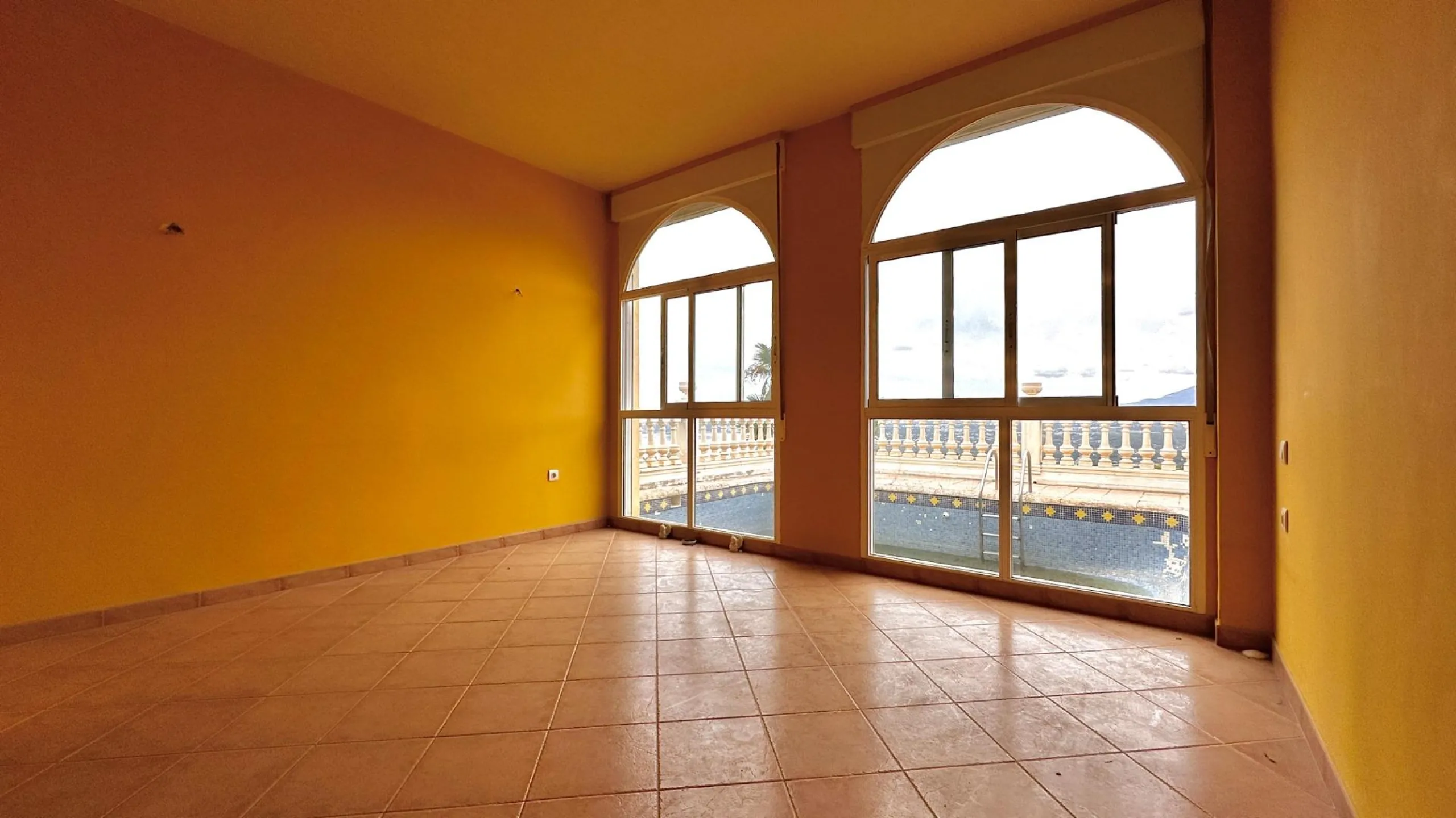 "Villa with Panoramic Views and Great Potential in Altea Hills"