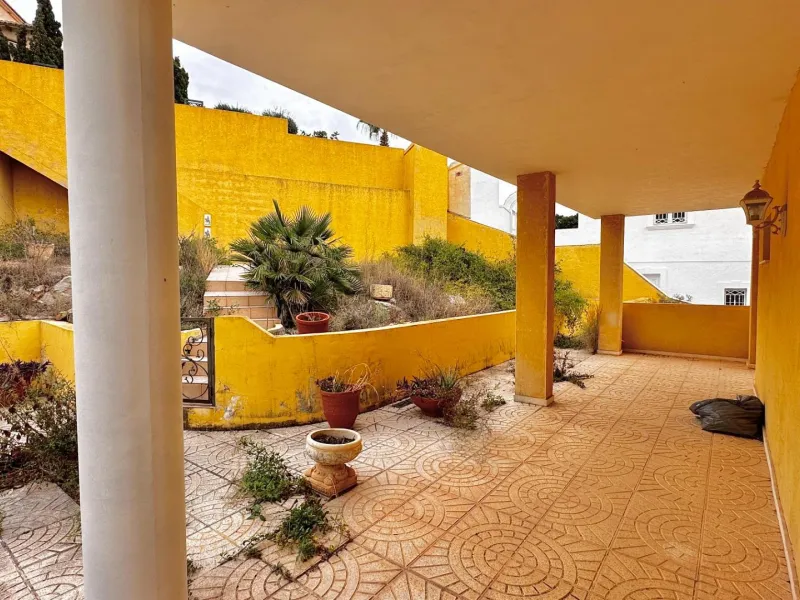 "Villa with Panoramic Views and Great Potential in Altea Hills"