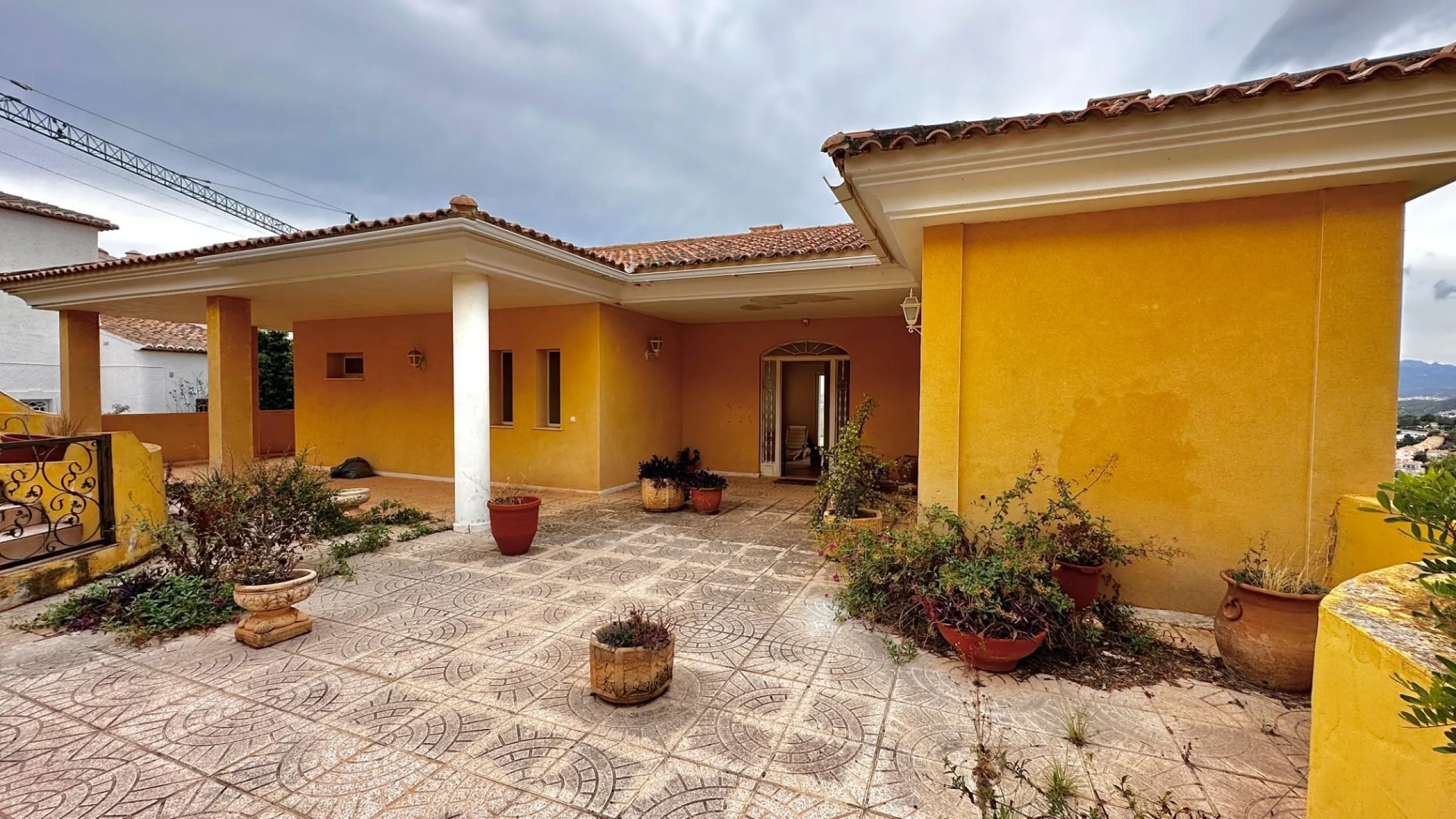"Villa with Panoramic Views and Great Potential in Altea Hills"