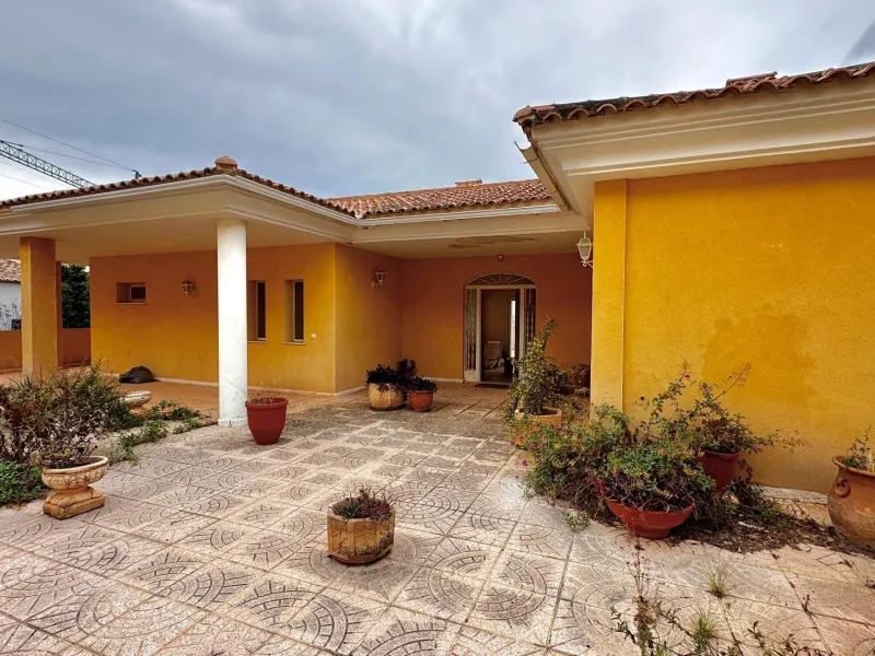 "Villa with Panoramic Views and Great Potential in Altea Hills"