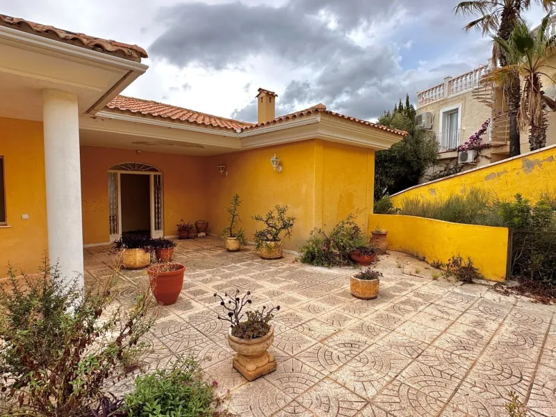"Villa with Panoramic Views and Great Potential in Altea Hills"