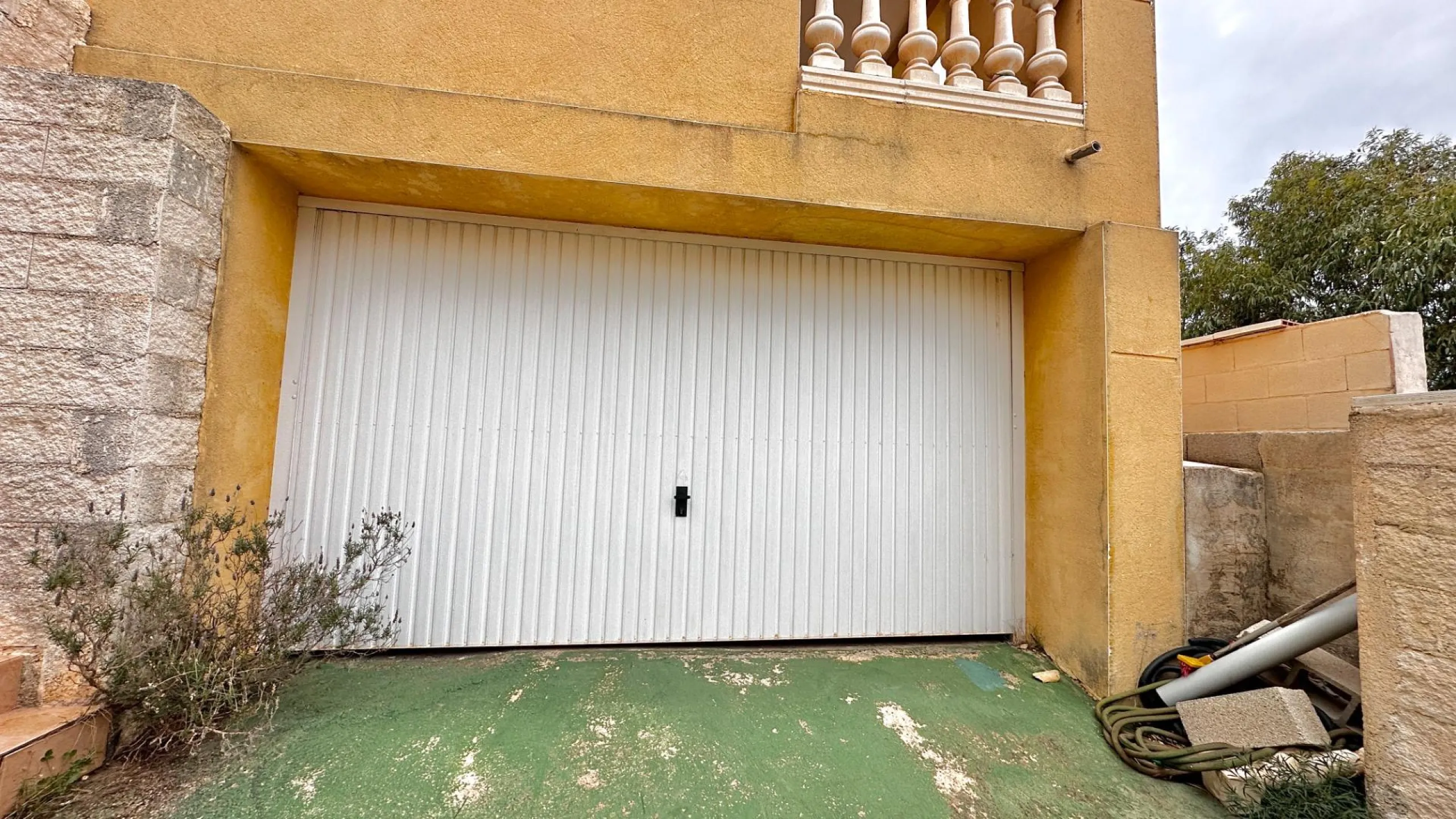 "Villa with Panoramic Views and Great Potential in Altea Hills"