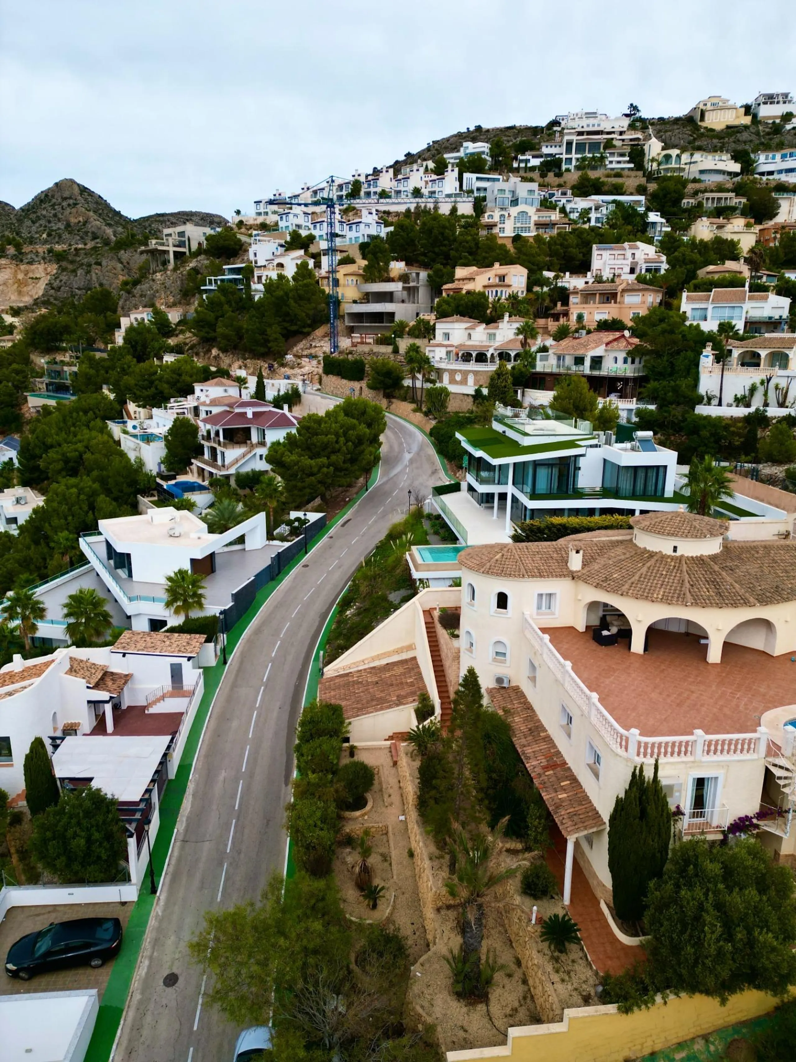 "Villa with Panoramic Views and Great Potential in Altea Hills"