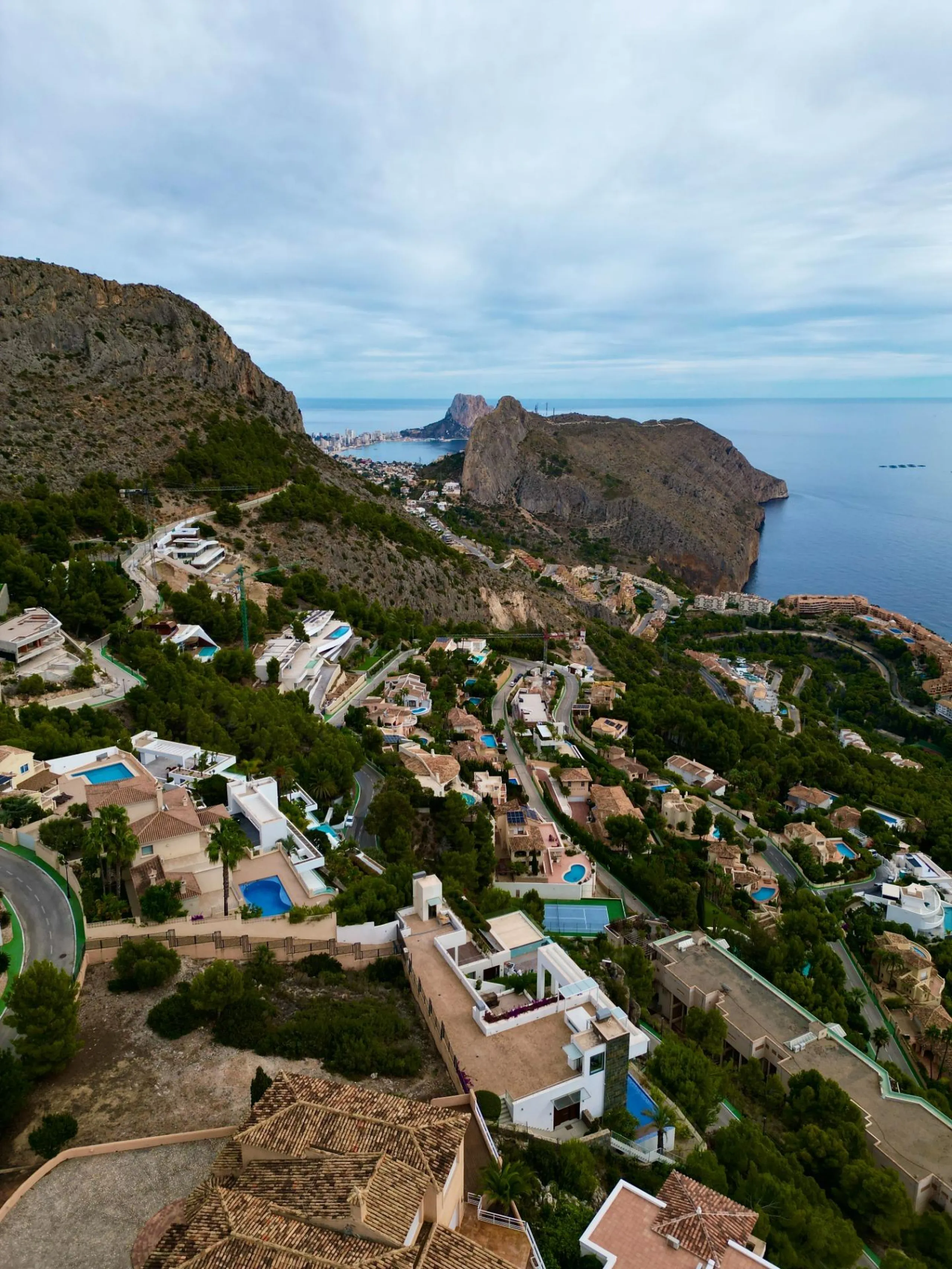"Villa with Panoramic Views and Great Potential in Altea Hills"