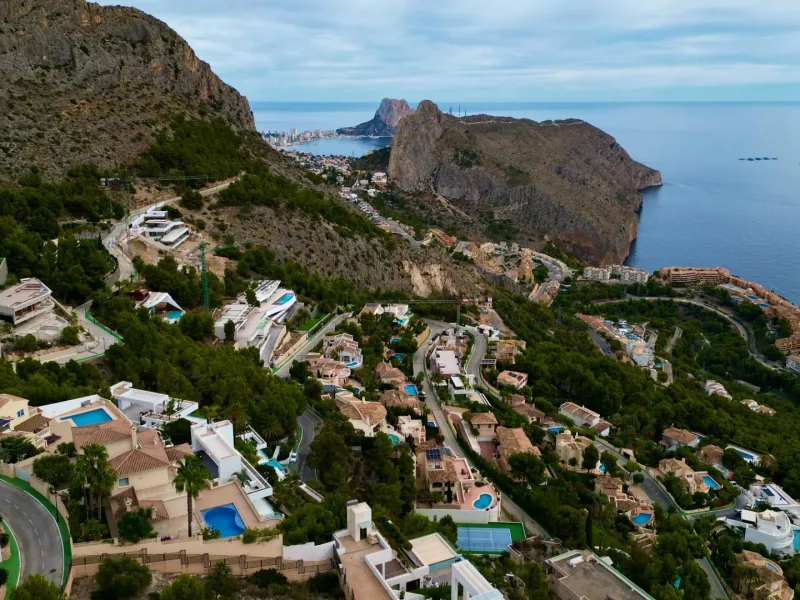 "Villa with Panoramic Views and Great Potential in Altea Hills"