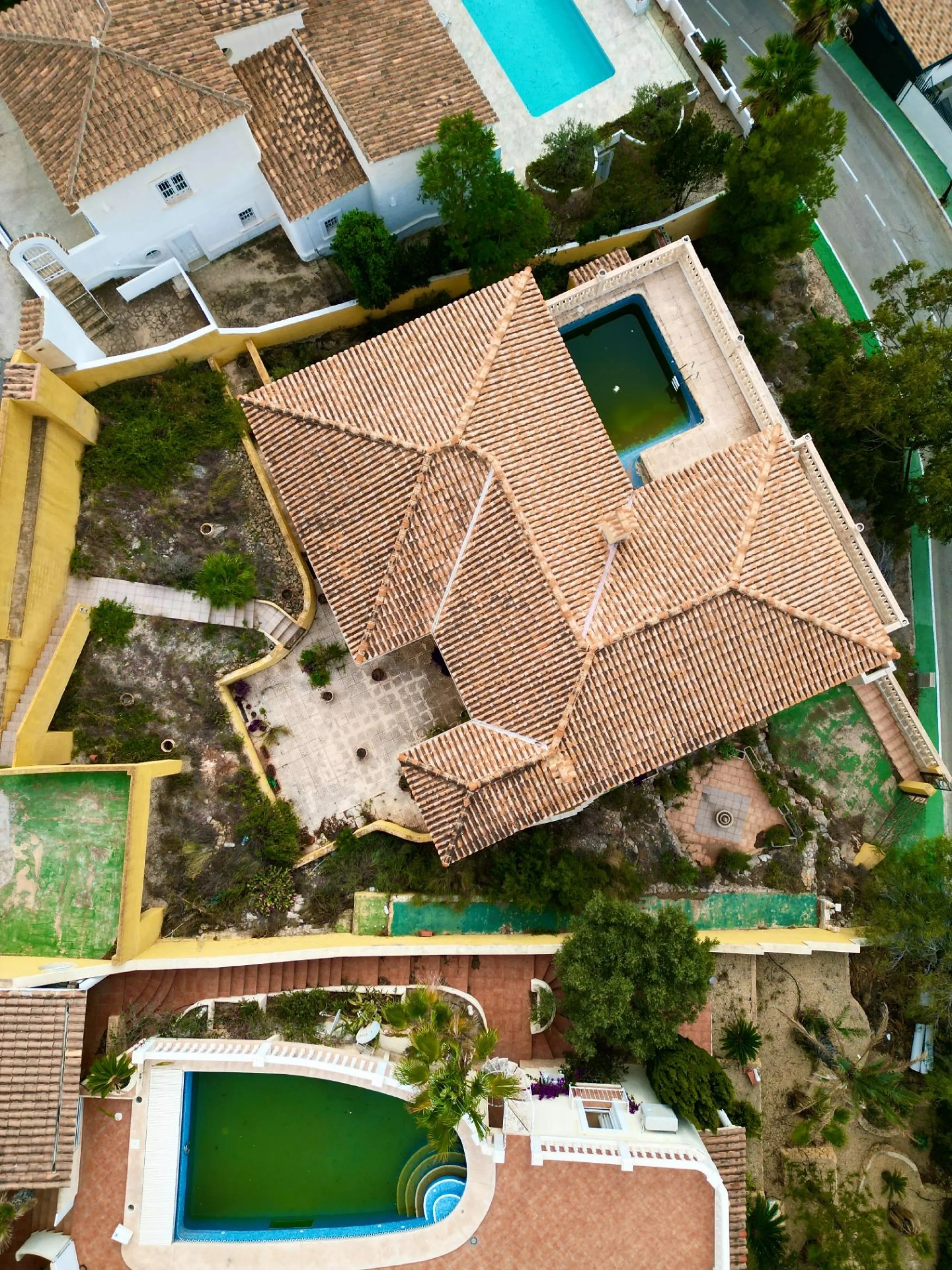 "Villa with Panoramic Views and Great Potential in Altea Hills"