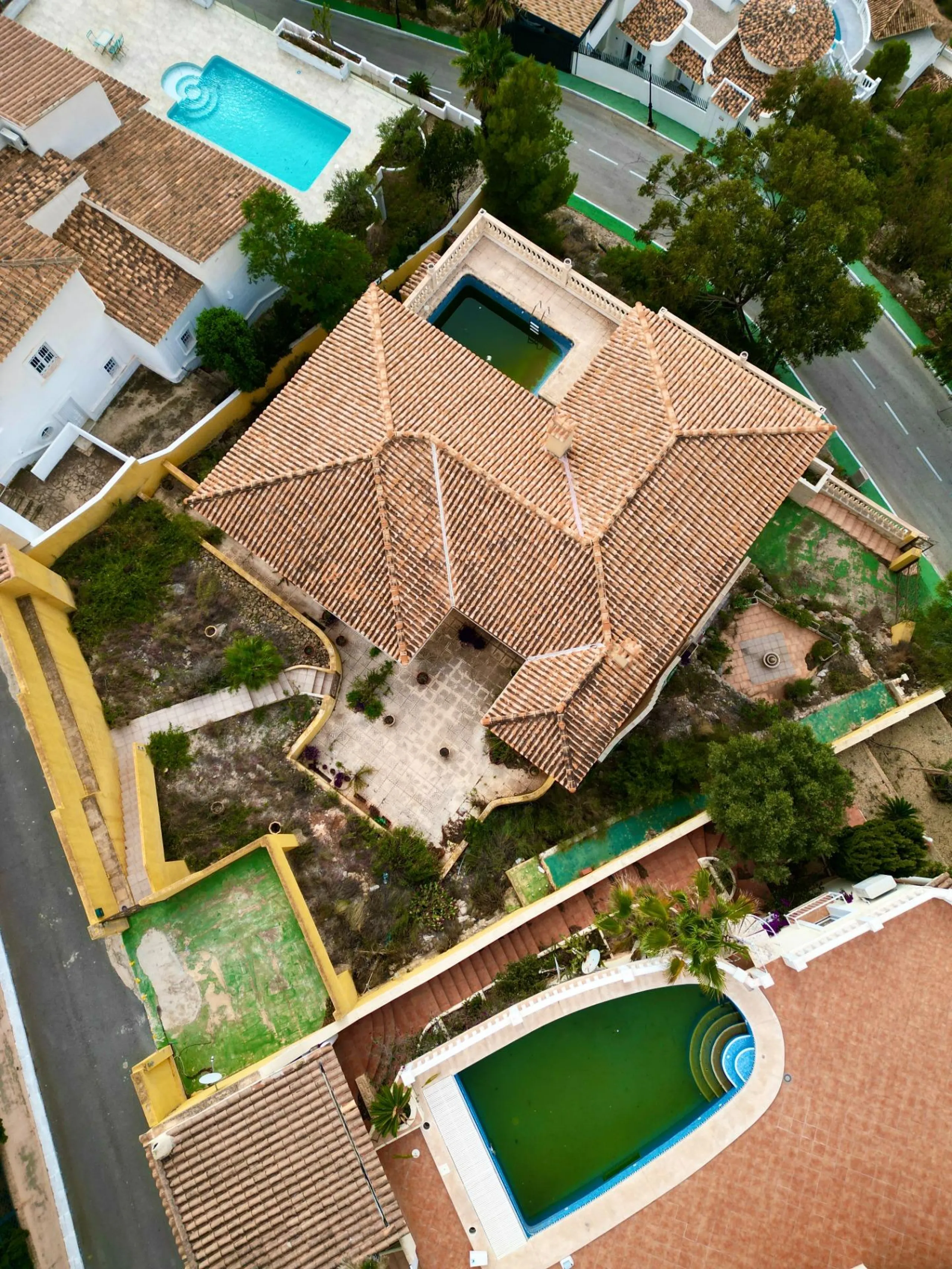 "Villa with Panoramic Views and Great Potential in Altea Hills"