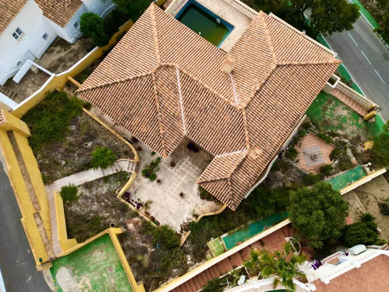 "Villa with Panoramic Views and Great Potential in Altea Hills"