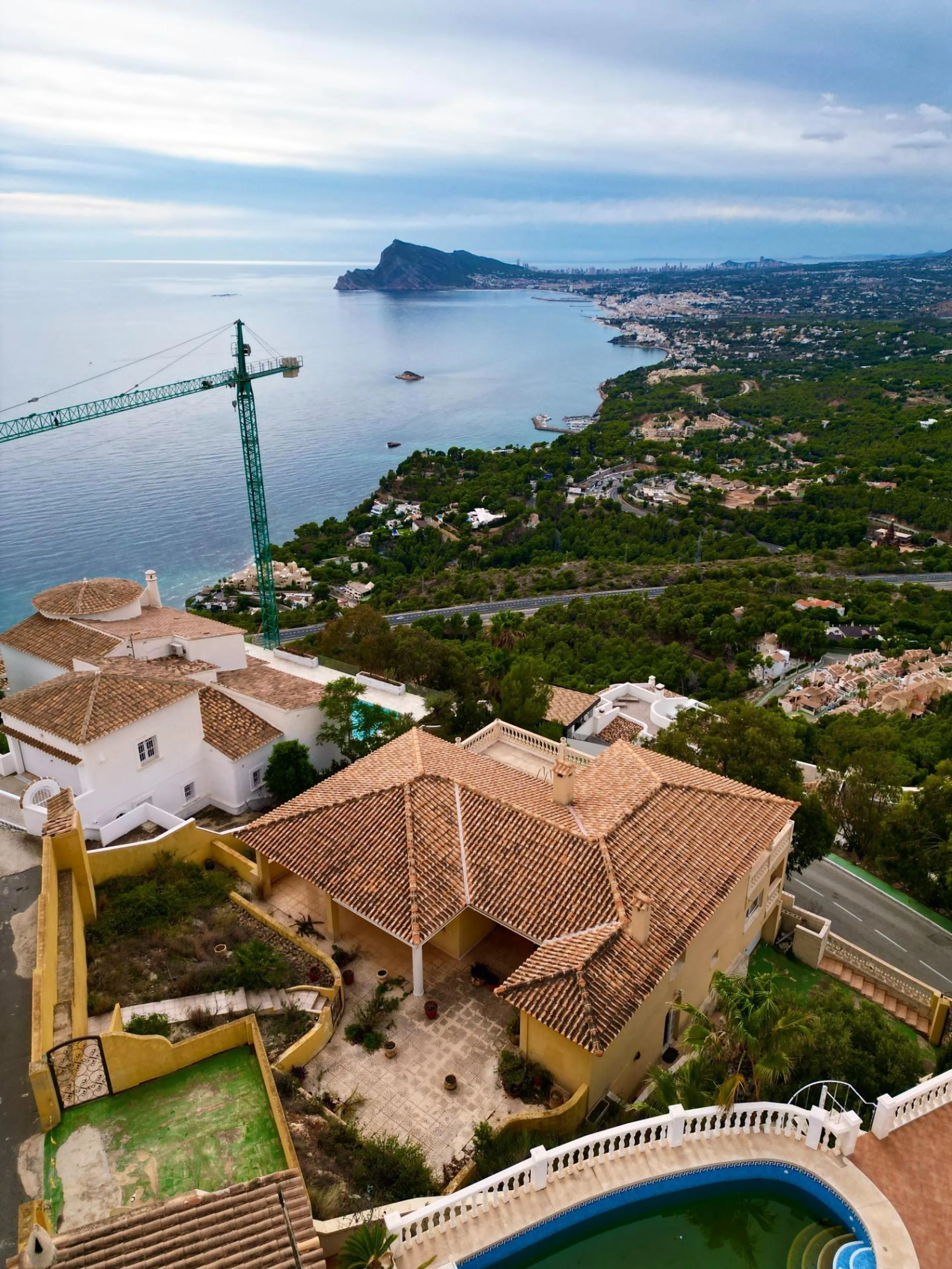 "Villa with Panoramic Views and Great Potential in Altea Hills"