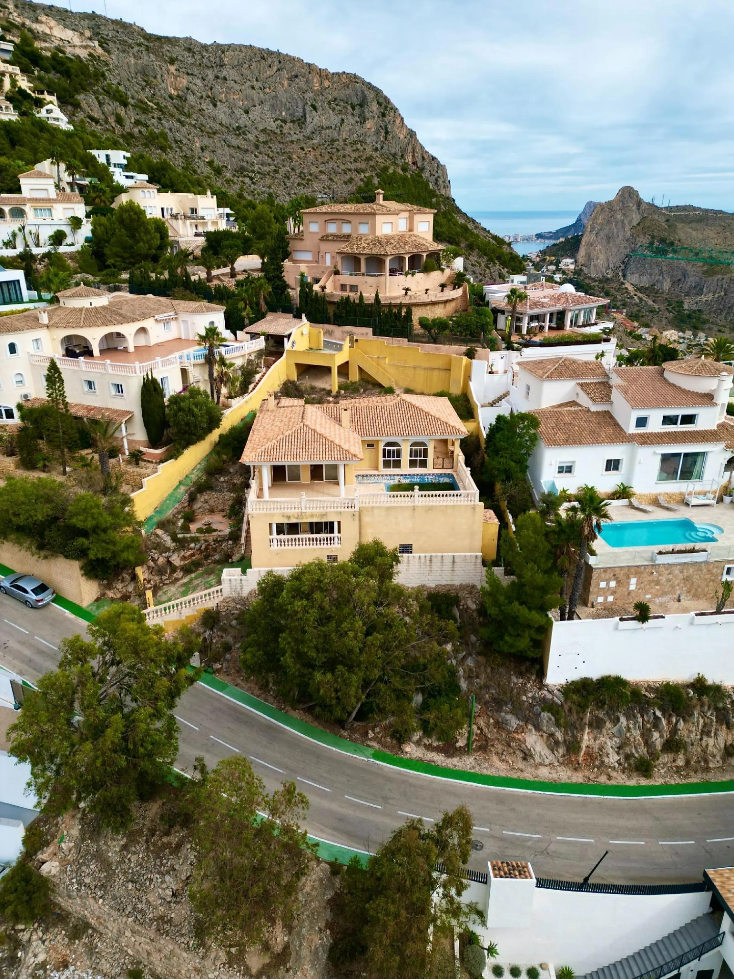 "Villa with Panoramic Views and Great Potential in Altea Hills"