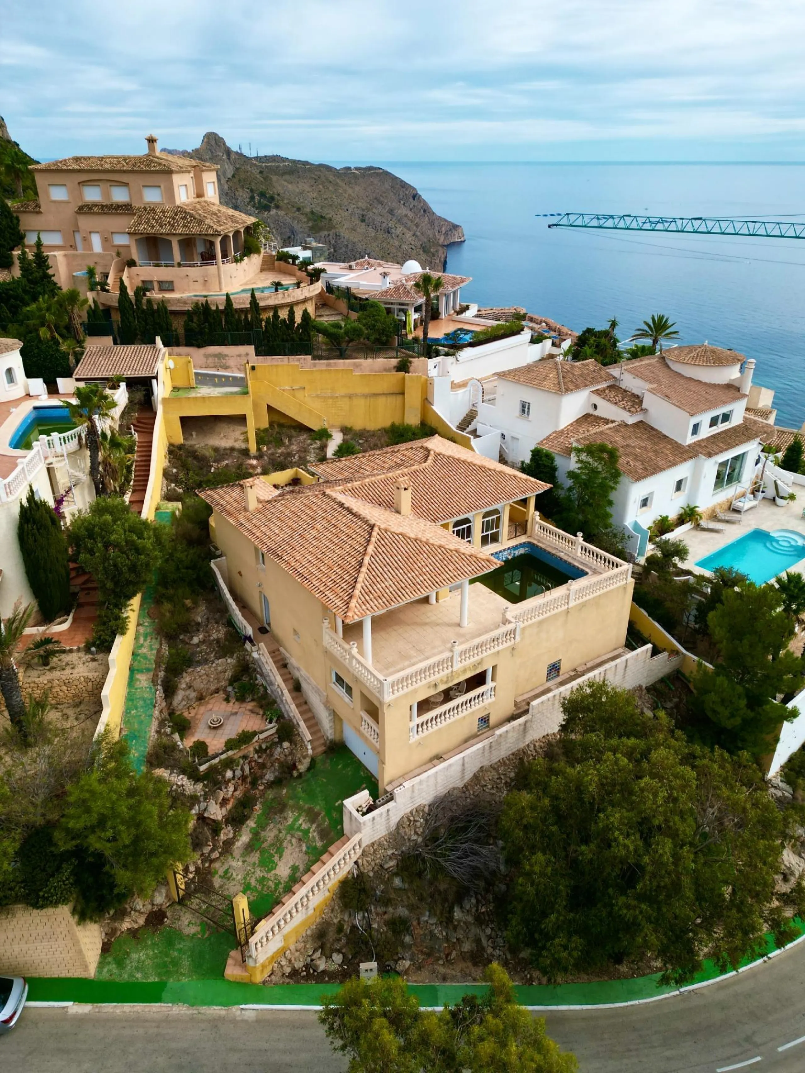 "Villa with Panoramic Views and Great Potential in Altea Hills"