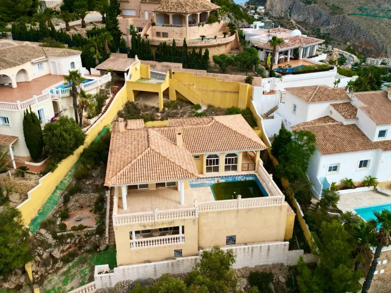 "Villa with Panoramic Views and Great Potential in Altea Hills"