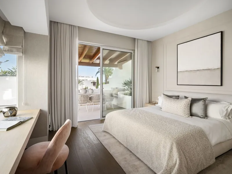 Einzigartiges, nach Süden ausgerichtetes Penthouse in erster Strandlinie – Alhambra del Mar