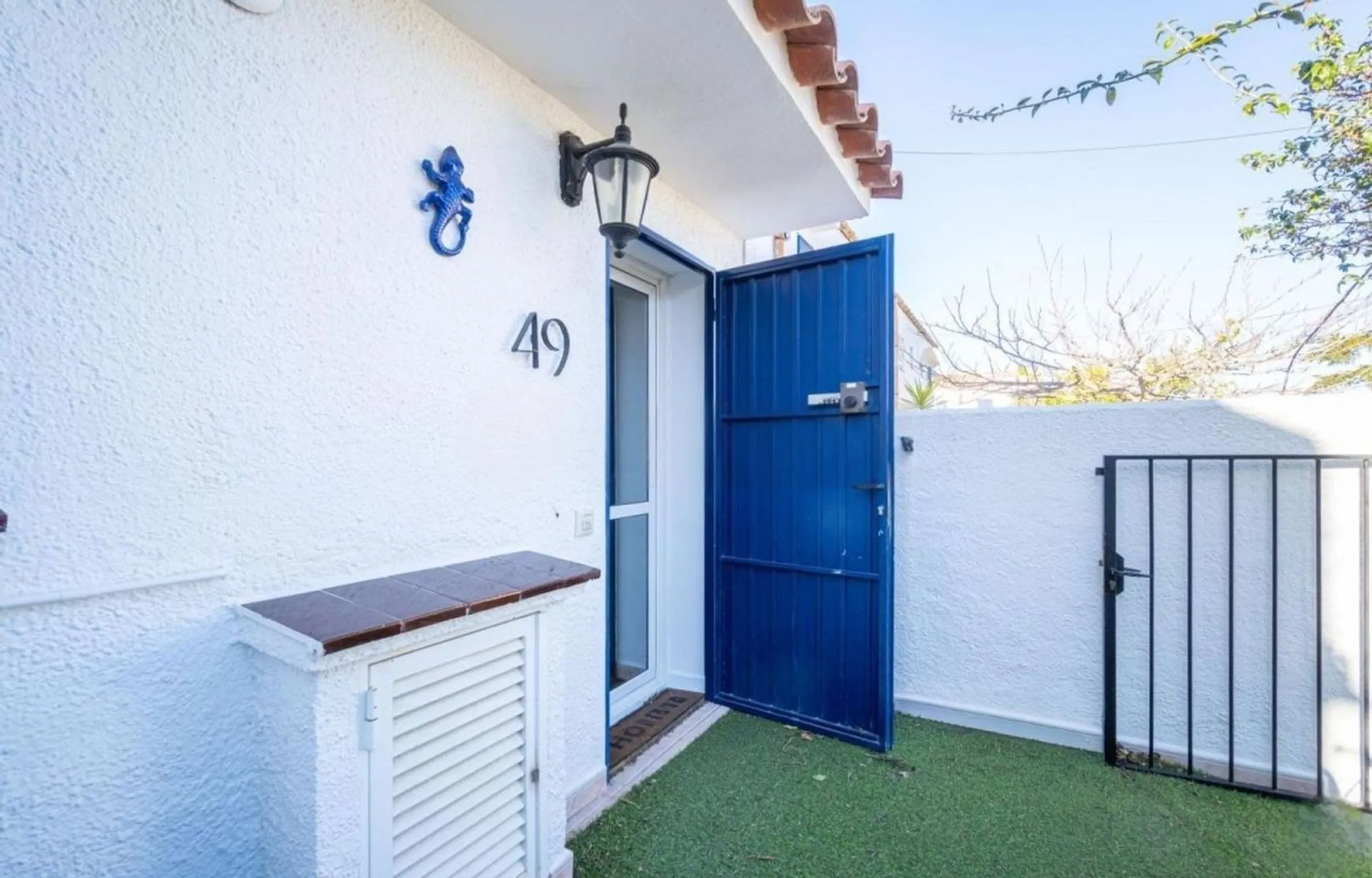 Exclusive Fisherman’s House with Private Mooring and 4 Bedrooms in Empuriabrava